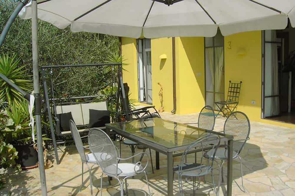 Stilvolles Ferienhaus mit Meerblick in malerischem Ambiente in Torrazza (Imperia), Imperia