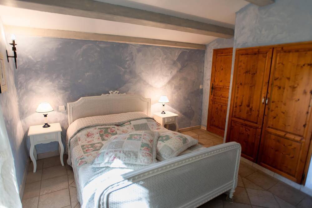 Gîte provençal avec piscine partagée in Barjols, Région de Brignoles