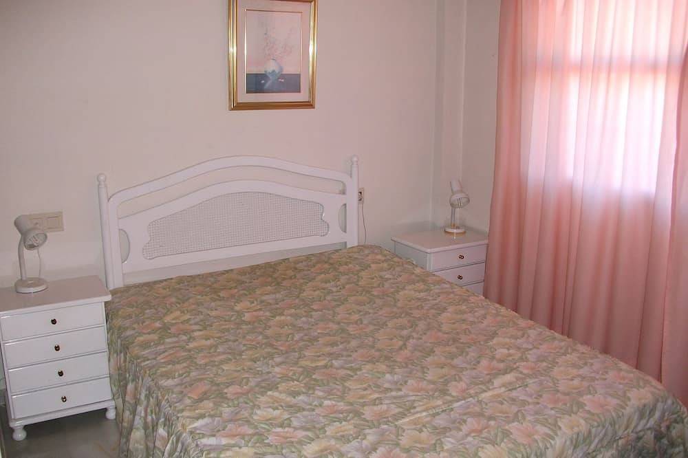 Entire apartment, *Special Offer*  Winter 2025/26. €950 monthly..20 mins from Malaga airport. N340 in Torremolinos, Costa del Sol
