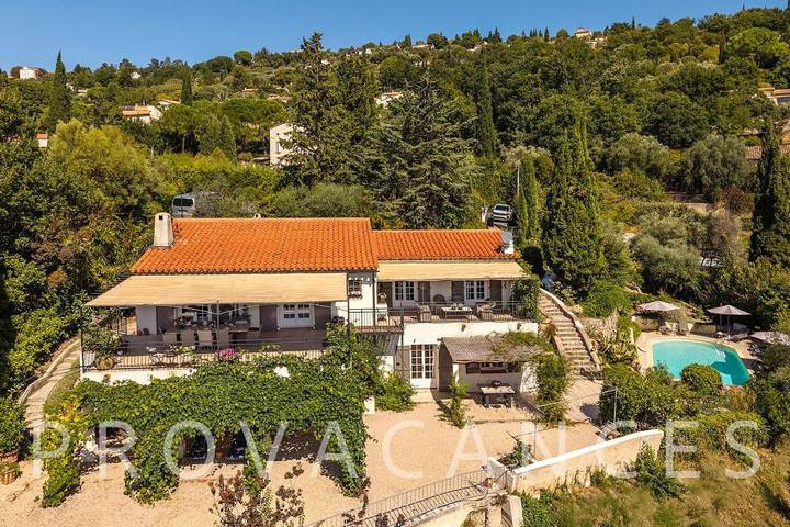 Maison de vacances pour 8 personnes, avec Balcon/Terrasse ainsi que Jardin et Piscine à Montauroux