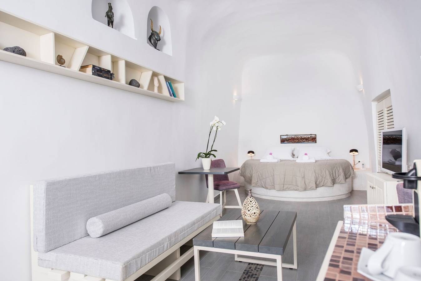 Gorgeous Santorini Villa | Villa Devon | 1 Bedroom | Breathtaking Caldera and Sea Views | Private Hot Tub | Oia in Oia, Santorini