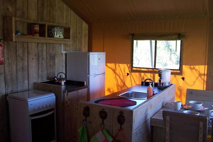 Gîte pour 6 personnes, avec vue sur le lac et bassin pour enfant ainsi que vue et jardin à Compolibat - 4