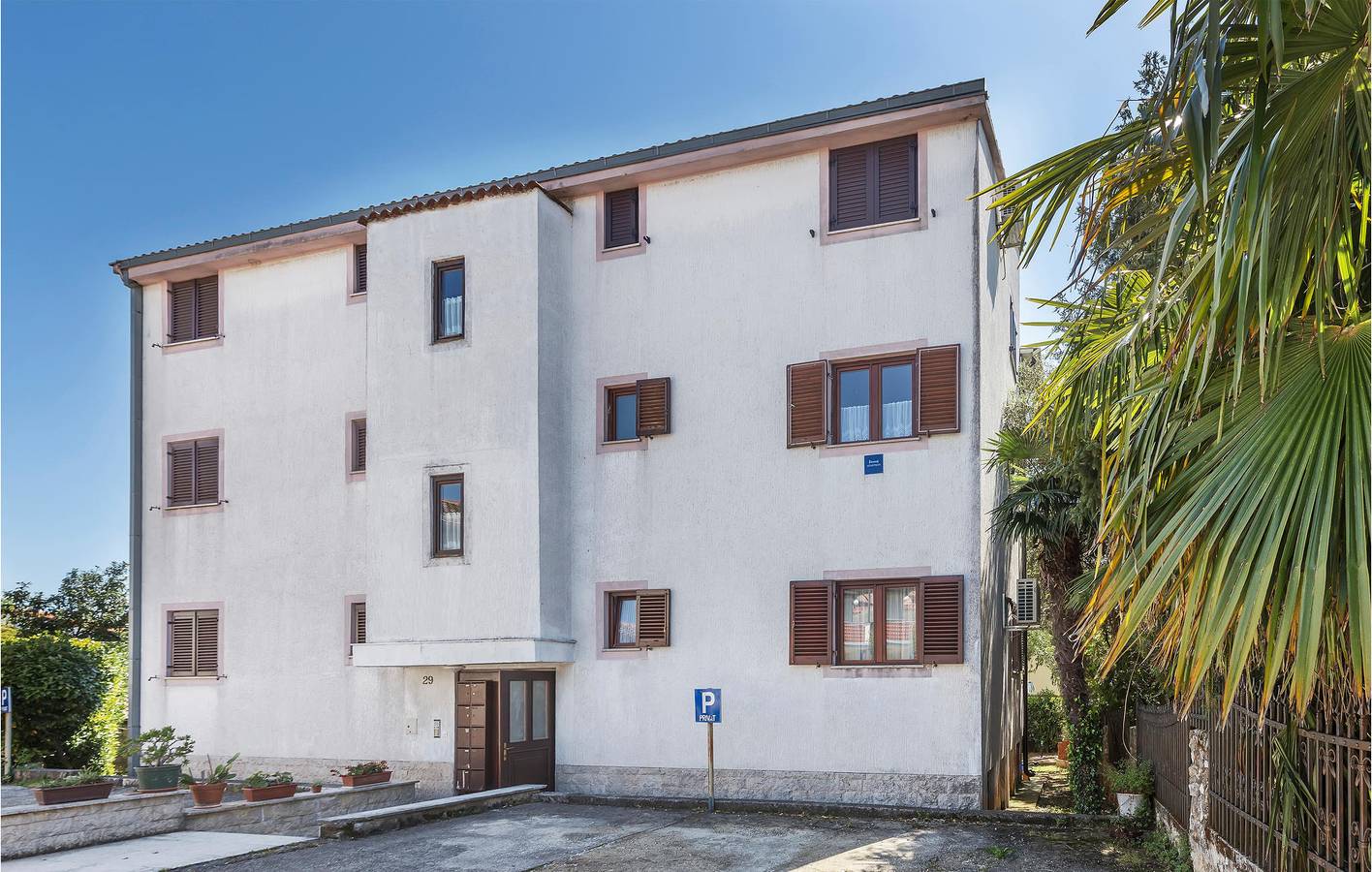 Ganze Ferienwohnung, Gemütliche Wohnung mit WLAN, Terrasse und Parkplatz – 1,5 km zum Strand in Funtana, Vrsar-Funtana