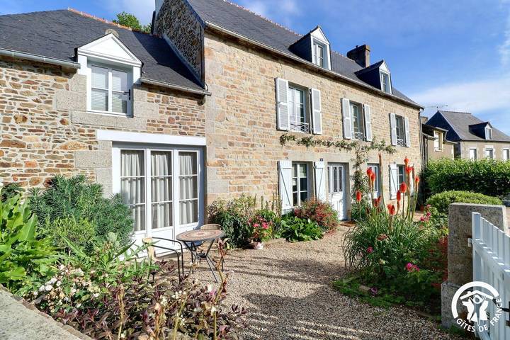 Location de vacances pour 4 personnes, avec jacuzzi ainsi que sauna et jardin à Bazouges-la-Pérouse - 2