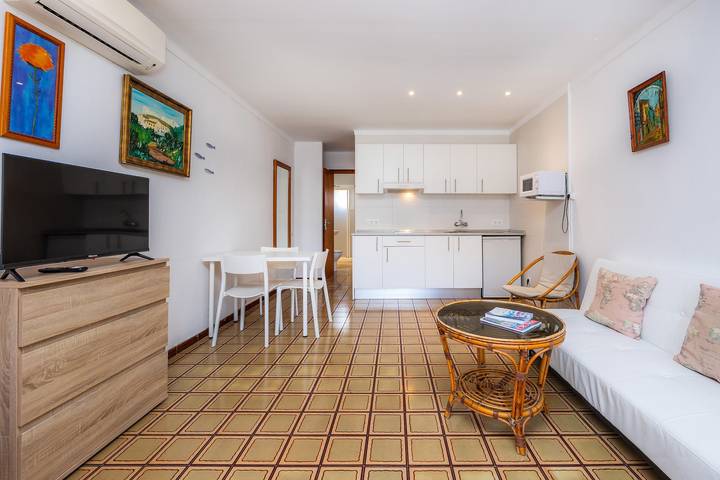 Entire apartment, Holiday Apartment "Mhm 2" with Balcony & Wi-Fi in Cala Ratjada, Capdepera