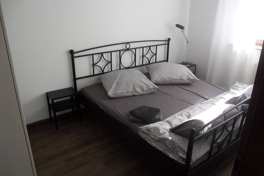 Ganze Wohnung, Große Ferienwohnung mit Blick über den Breitenauer See in Obersulm, Stuttgart Region