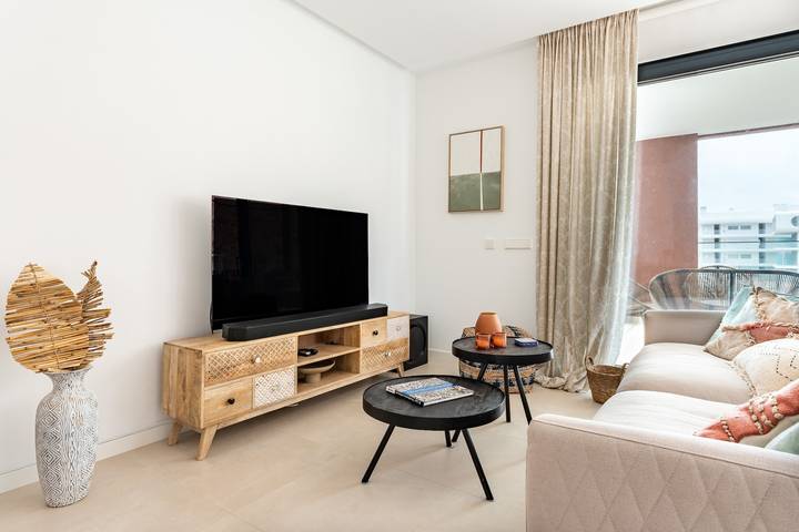Entire apartment, Apartment 'Holiday Apartment Middle Views' with Sea View, Wi-Fi and Air Conditioning in Fuengirola, Costa del Sol