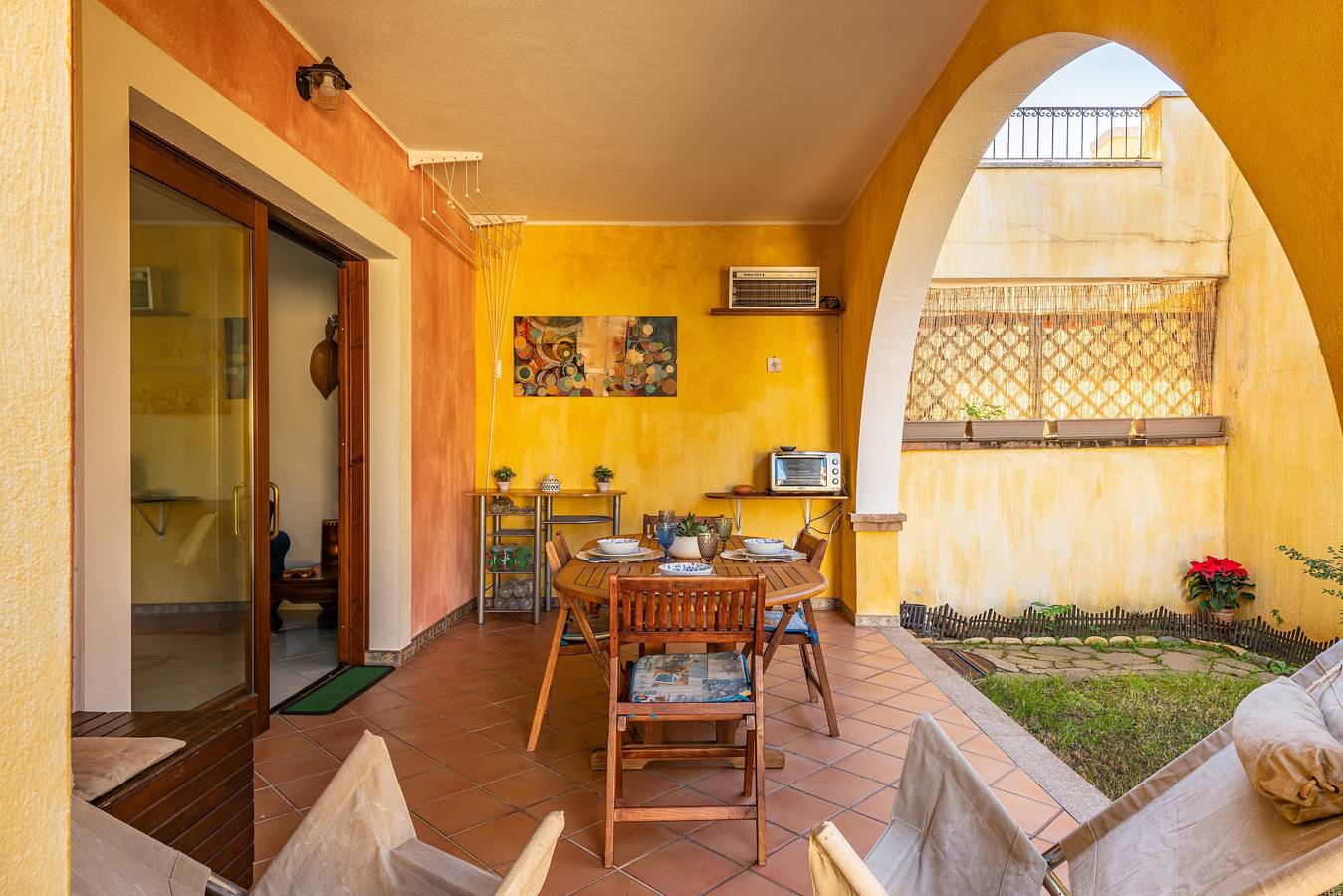 Casa Celeste: piscina compartida, terraza privada y aire acondicionado in Crabonaxa/Villasimius, Villasimius
