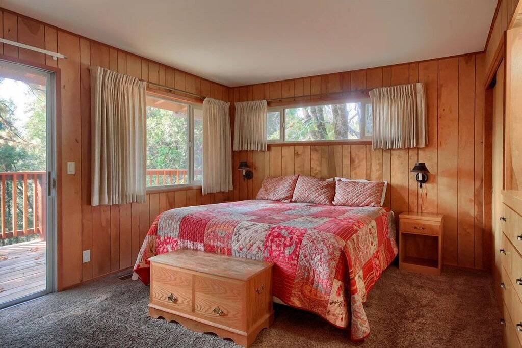 Log Cabin for 18 People in Wawona, Mariposa County