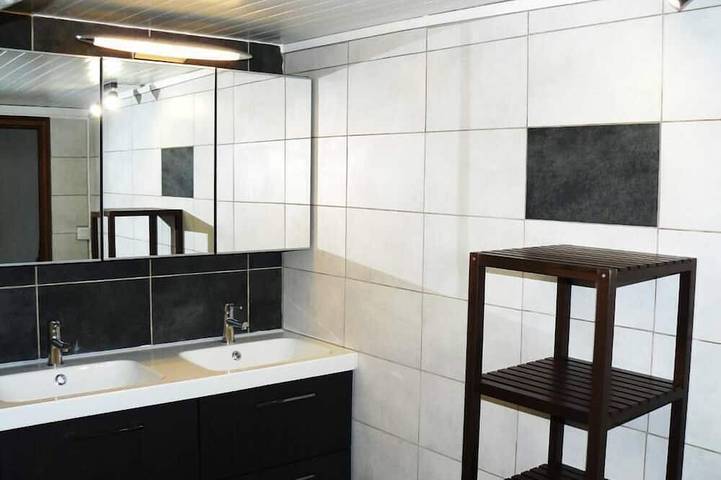 Gîte pour 6 personnes, avec terrasse à Le Chaffaut-Saint-Jurson - 4