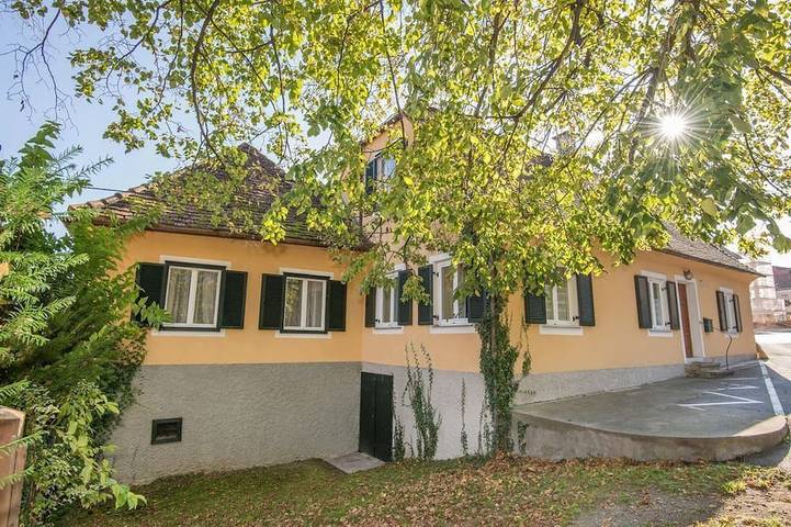 Ferienhaus für 8 Personen, mit Terrasse und Garten