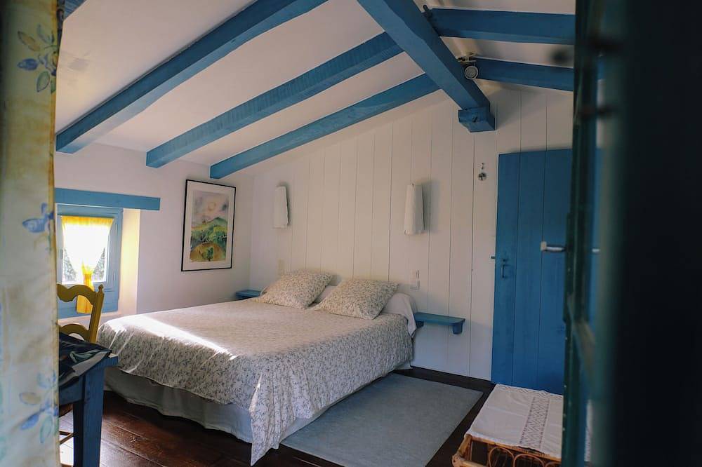 Domaine Xixtaberri: a paradise in the Basque hills... in Cambo-les-Bains, Bayonne region