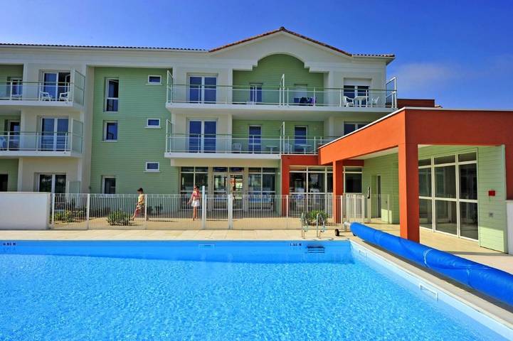 Appart’hôtel pour 8 personnes, avec jacuzzi et sauna ainsi que piscine et jardin