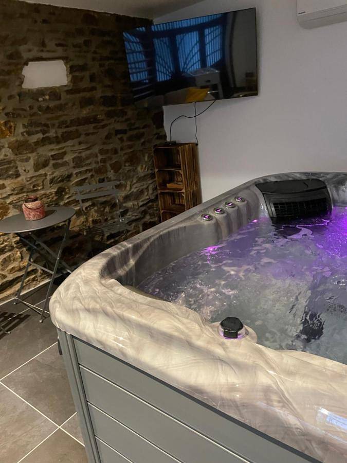 Gîte pour 4 personnes, avec sauna et jacuzzi dans Sart-lez-Spa