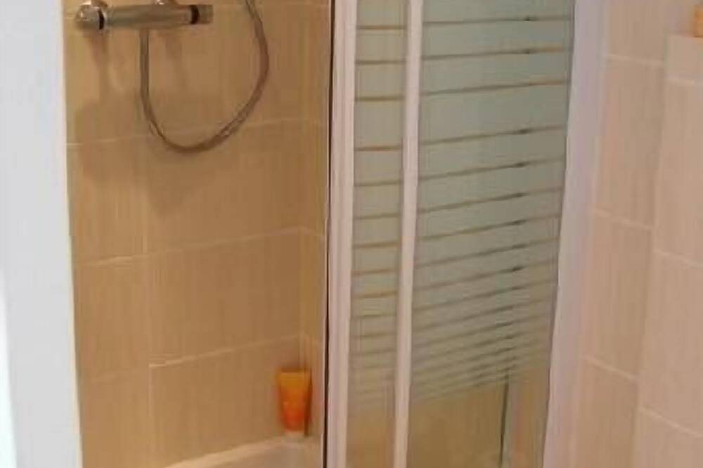 Appartement entier, Studio, à 100m de la plage,récent, dans cadre calme et verdoyant. in Sausset-les-Pins, Côte méditerranéenne (France)