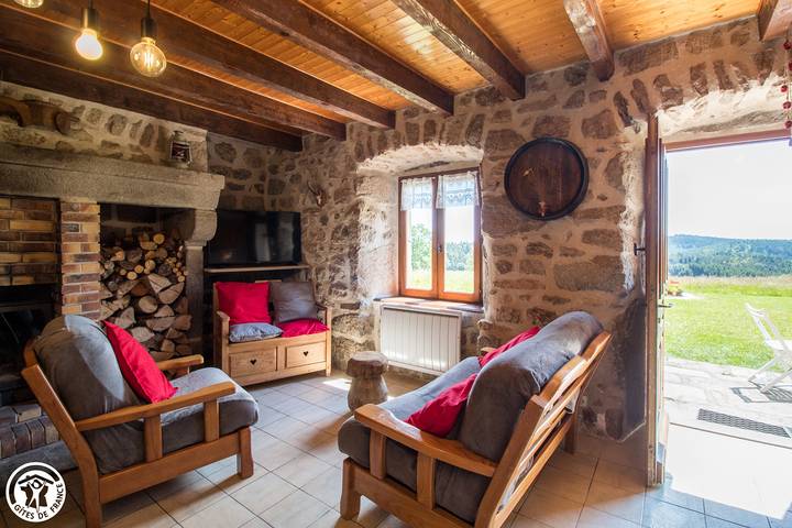 Gîte pour 6 personnes, avec jardin à Saint-Anthème - 4