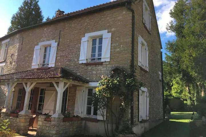 Location de vacances pour 9 personnes, avec terrasse et jardin, animaux acceptés à Vienne-en-Arthies