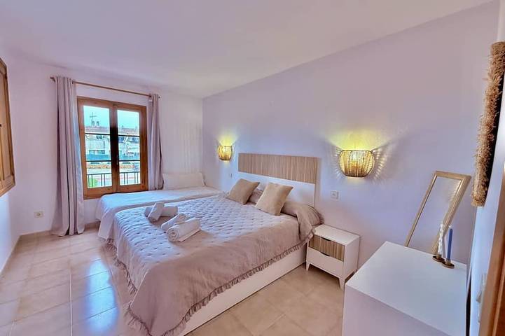 Appartement entier, Appartement Sa Caleta avec piscine près de la plage in Cala Blanes, Ciutadella