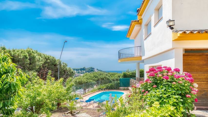 Ferienhaus für 14 Personen, mit Balkon und Garten in Lloret de Mar