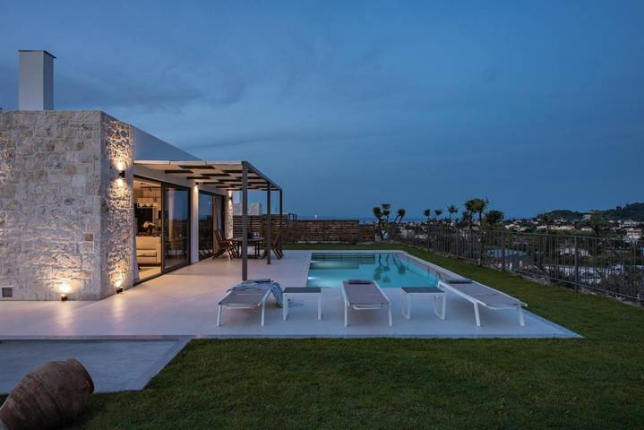 Villa für 7 Personen, mit Balkon und Terrasse sowie Garten und Pool in Zakynthos Stadt