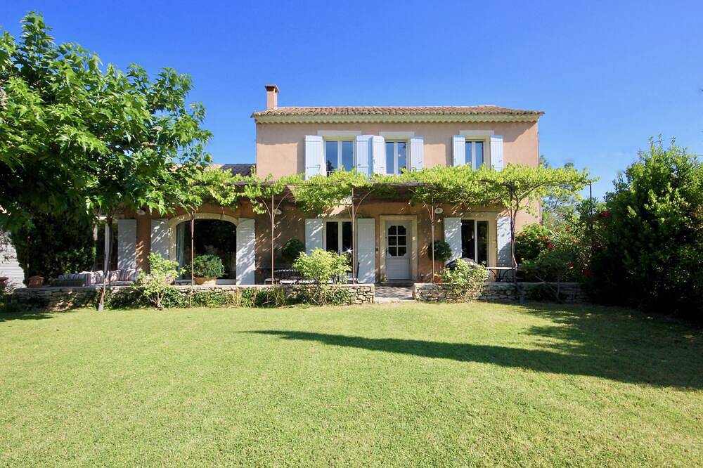 Wunderschönes traditionelles Bauernhaus mit atemberaubendem Pool, Garten & Aussicht in Saumane-de-Vaucluse, Vaucluse