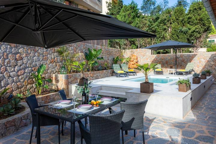 Apartamento inteiro, Apartamento 'Villa Puerto' com vista para a montanha, piscina e Wi-Fi in Port de Sóller, Sóller