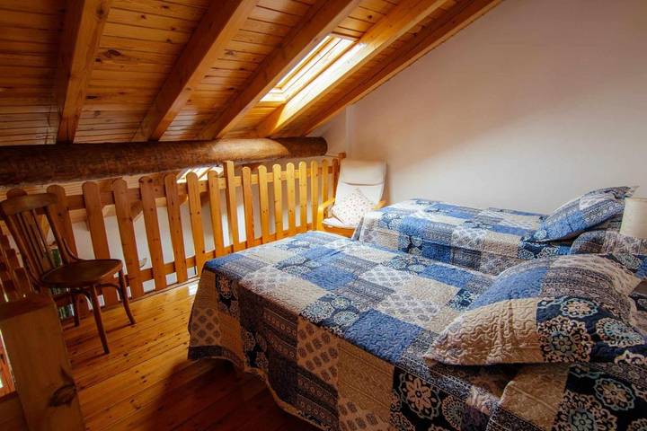 Gîte pour 7 personnes, avec balcon et vue à Rialp - 3