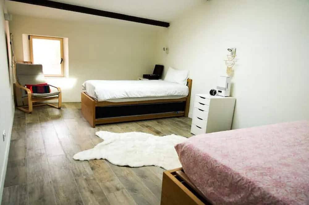 Geheel appartement, Charming village retreat near beach/vineyards\n in Le Beausset, Toulon regio