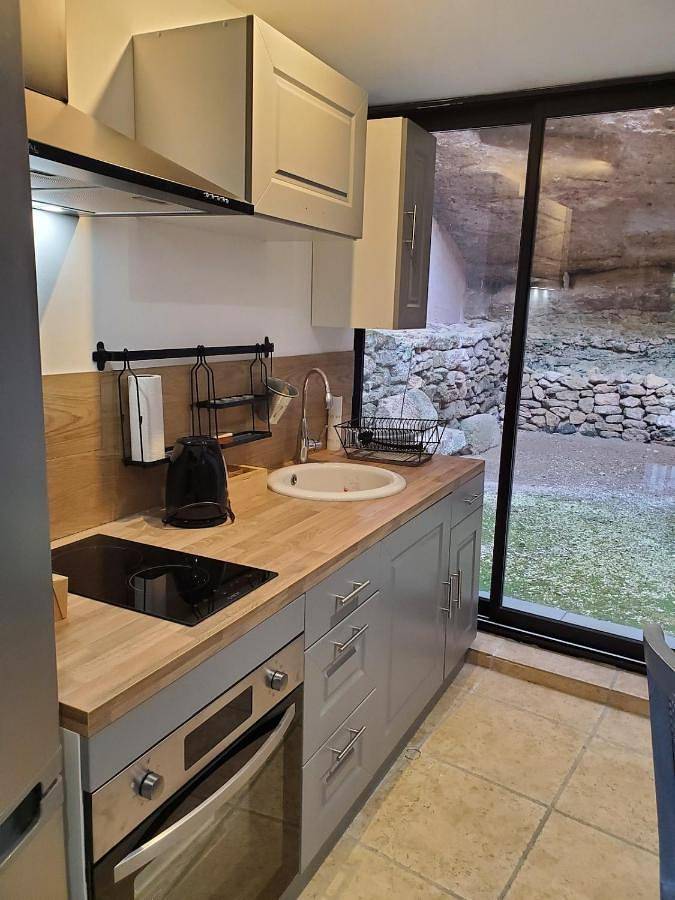 Location de vacances pour 4 personnes, avec jacuzzi ainsi que jardin et piscine à Cornillon-Confoux - 4