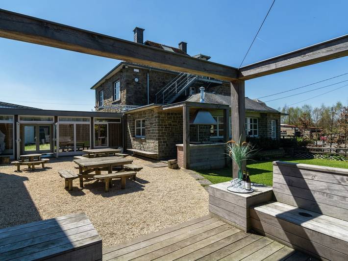 Gîte pour 24 personnes, avec jardin et sauna, adapté aux familles dans Robertville - 4