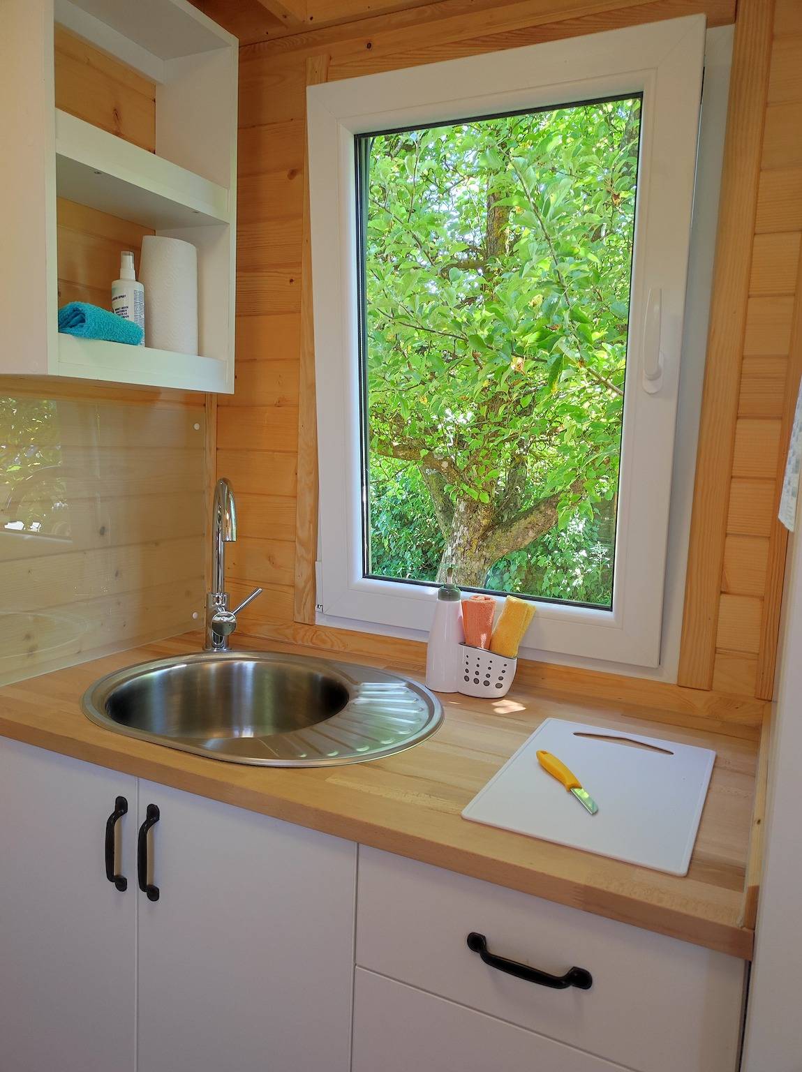 Entire apartment, Guest House "Mobile Tinyhouse By Wolfsberger" with Mountain View, Shared Garden & Wi-Fi in Innviertel