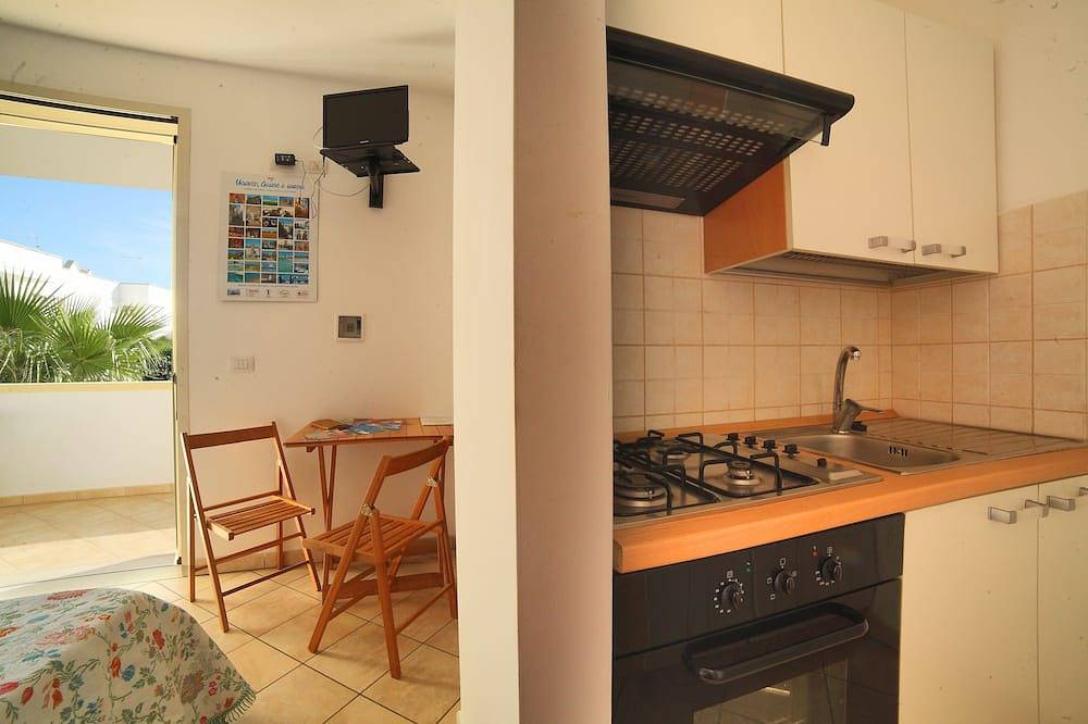 Ganze Wohnung, Komfortables Mini-Studio 2 Plätze mit Garten 100 vom Strand und dem Zentrum entfernt in Lido Mania, Ugento