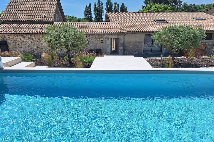 Location de vacances pour 10 personnes, avec Jacuzzi et Terrasse ainsi que Jardin et Sauna à Cunèges