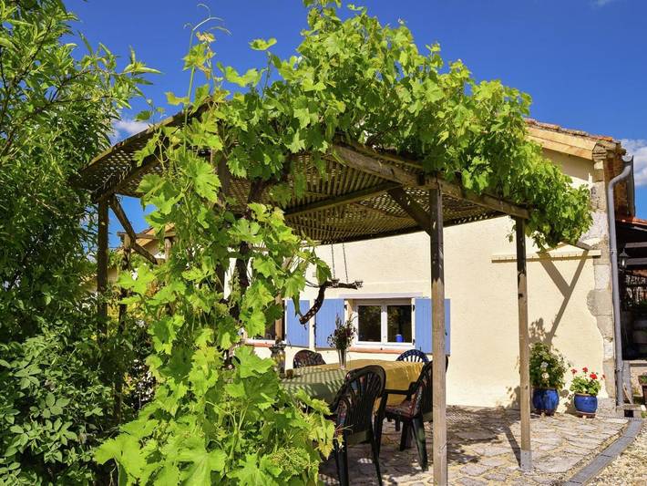Location de vacances pour 8 personnes, avec Terrasse ainsi que Jardin et Piscine à Saint-Eutrope-de-Born - 2