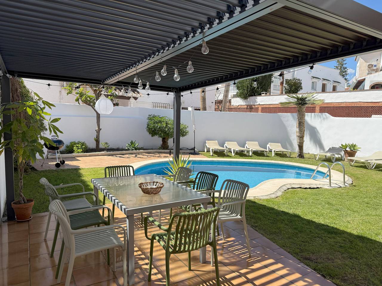 Villa Victoria in Playa de Burriana, Nerja
