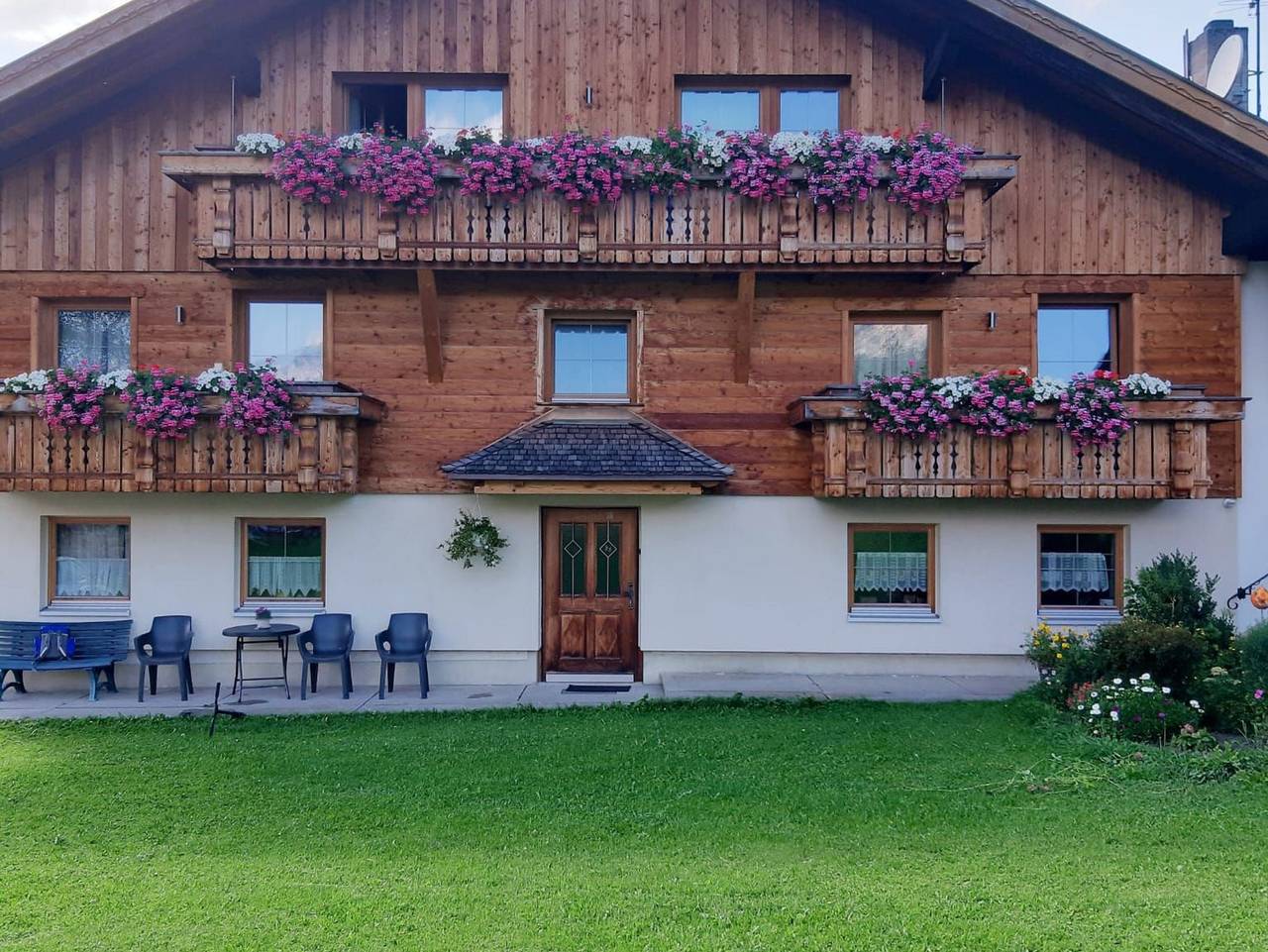 Selbstversorger Unterkunft Zoller - Panorama Stube mit separaten Gemeinschaftsküche in Tannheim (Tirol), Allgäuer Alpen (Österreich)