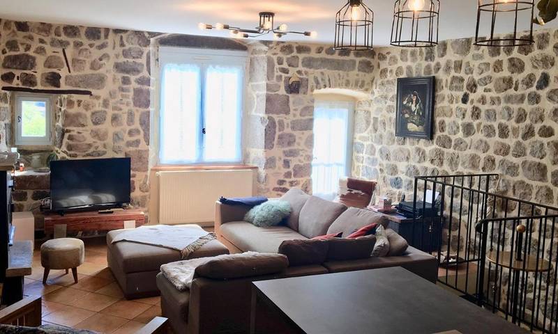 Location de vacances pour 10 personnes, avec vue et terrasse à Montpezat-sous-Bauzon - 2