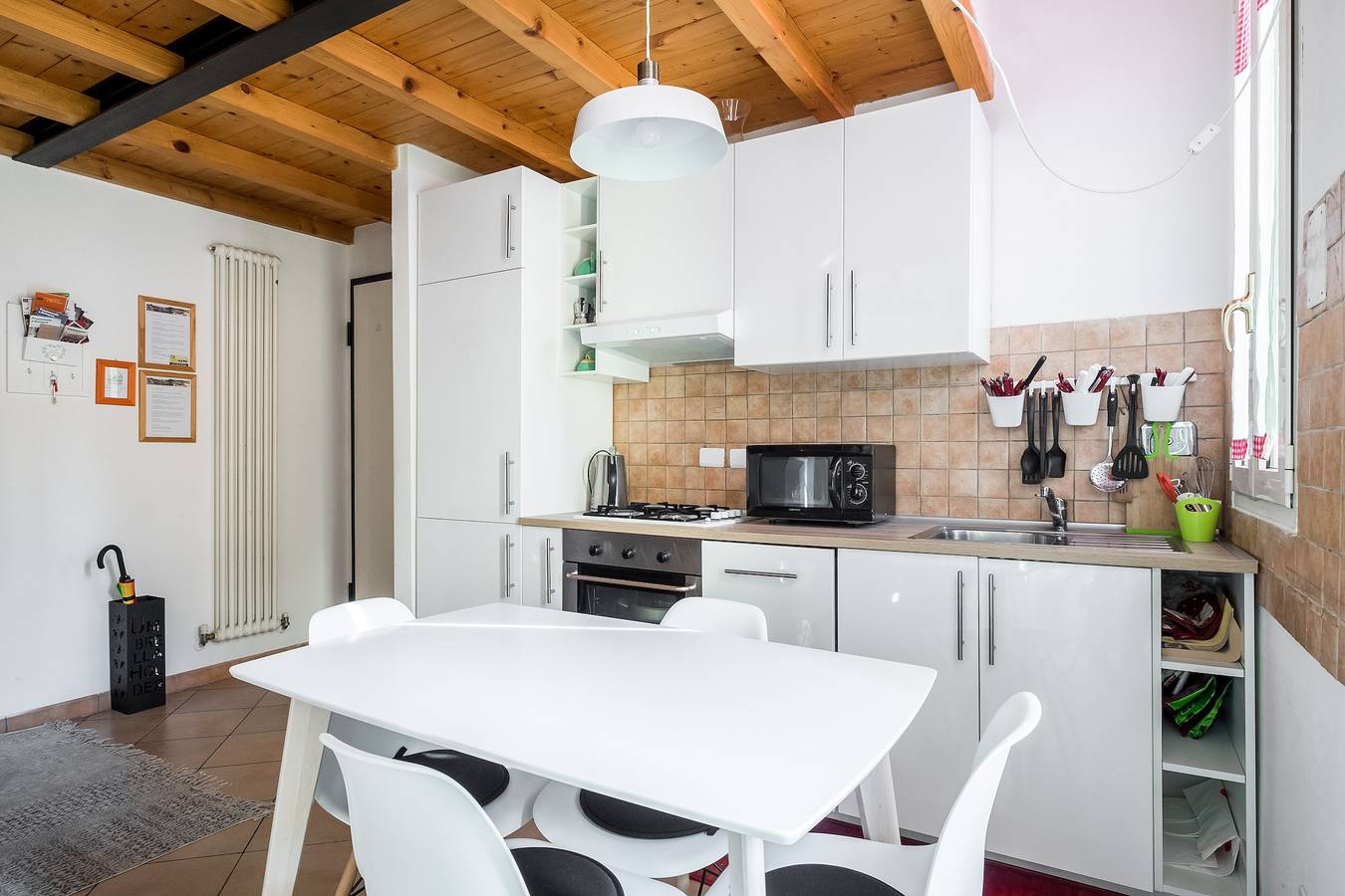 Entire apartment, Apartment 'Attic In Historical Center Bologna' with Balcony, Wi-Fi and Air Conditioning in Bologna, Bologna Province