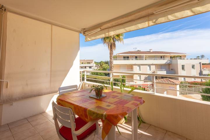 Geheel appartement, Appartement 'Petit Paradis' met gedeeld zwembad, wifi en airconditioning in Cavalaire-sur-Mer, Middellandse Zeekust (Frankrijk)
