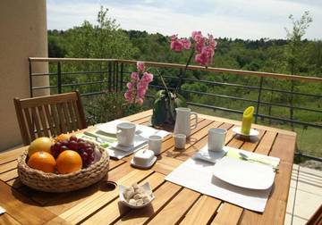 Chambre d’hôte pour 2 personnes, avec vue et jardin à Rouffignac-Saint-Cernin-de-Reilhac