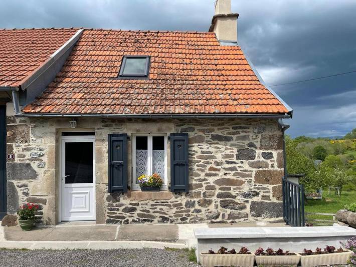 Location de vacances pour 3 personnes, avec terrasse et vue, animaux acceptés à Le Monteil