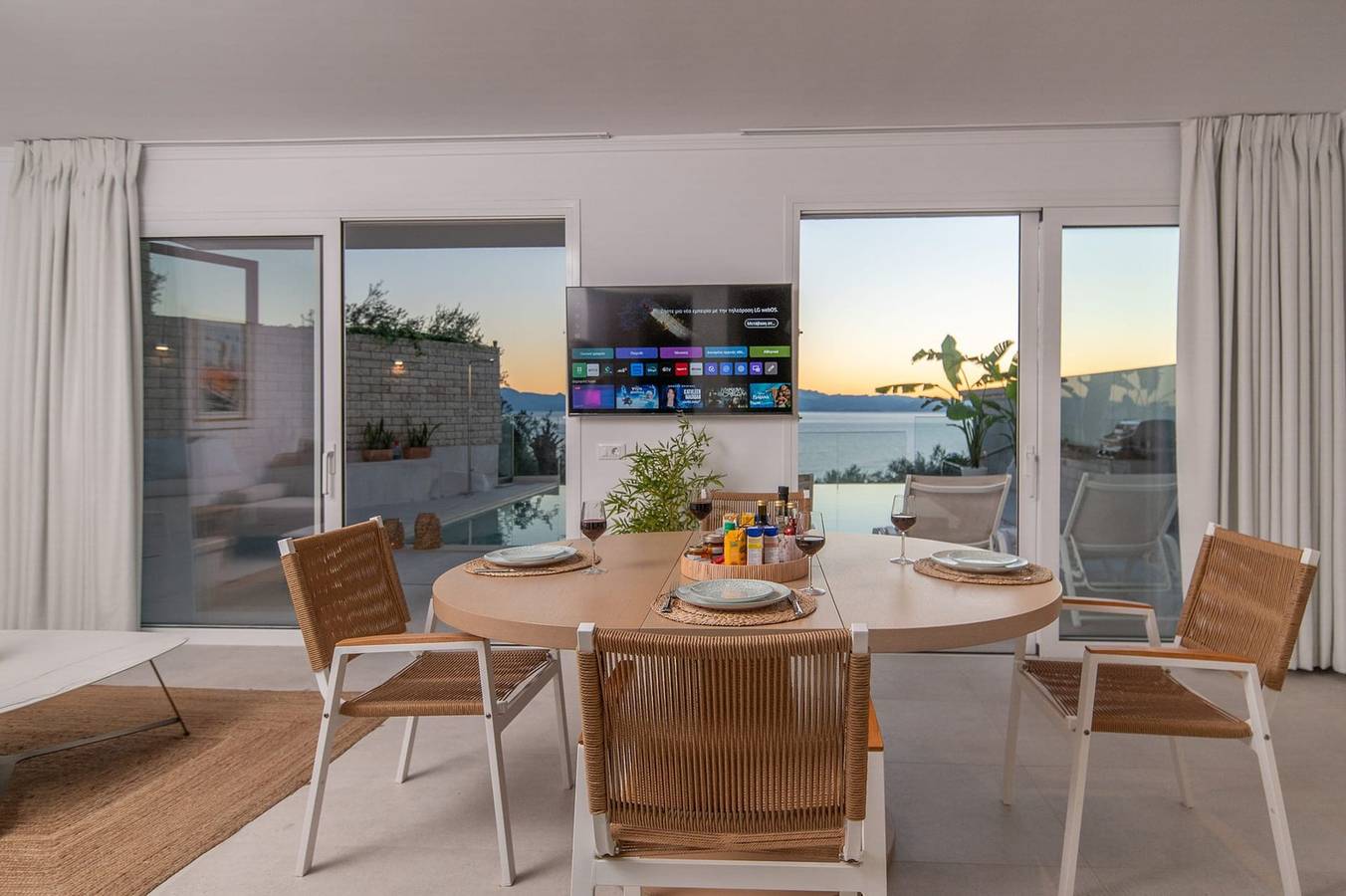 Ολόκληρο το διαμέρισμα, Senior Suite with pool view in Πέραμα, Κέρκυρα