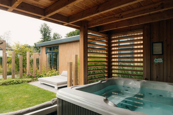 Ferienhaus für 4 Personen, mit Whirlpool und Terrasse sowie Kinderpool und Pool in den Niederlande