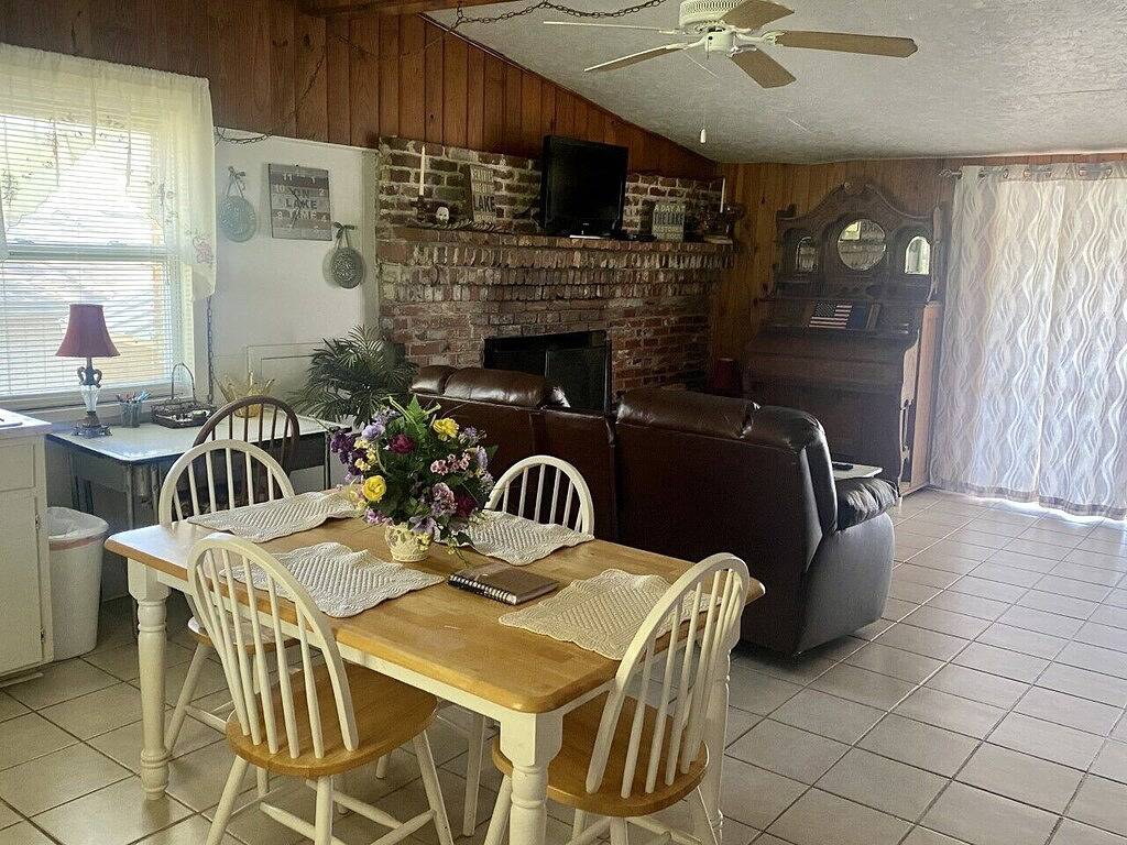 Cozy cabin directly on beautiful Lake Martin in Lake Martin