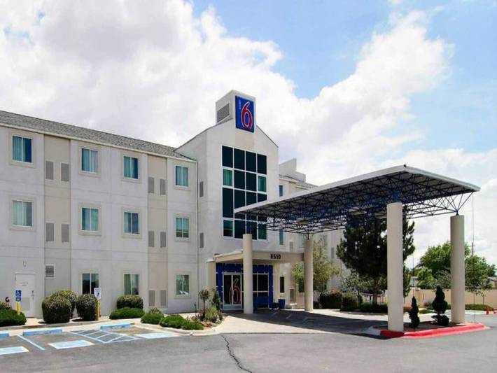 Apartamento entero, 1 cama tamaño queen | Ducha adaptada para personas con discapacidad in Albuquerque, Condado de Bernalillo