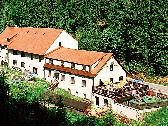Ferienwohnung für 3 Personen, mit Terrasse und Sauna in Neuhaus am Rennweg