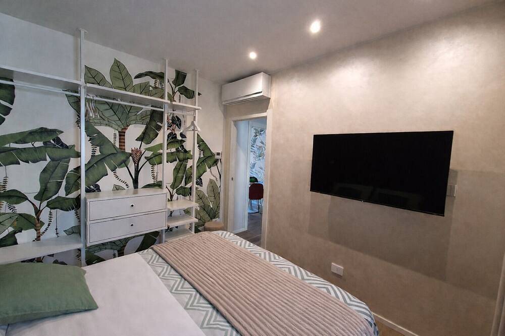 Entire apartment, Vr House: cozy apartment 15 minutes from Milan and 5 minutes from Rho Fiera in Rho, Milan Province