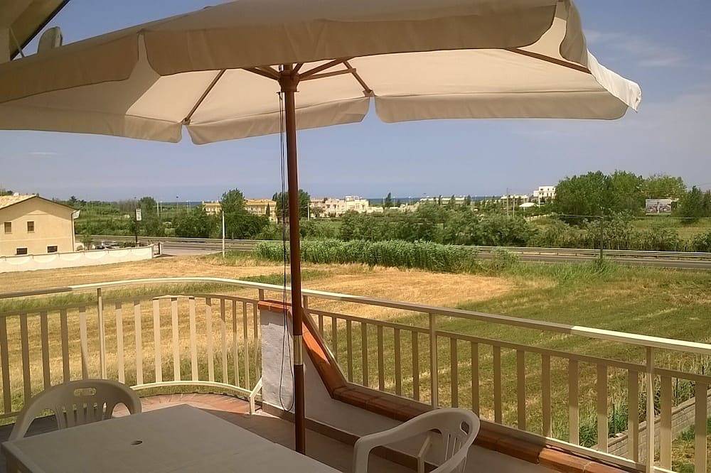 Room sleeps 4 bunk beds for rent with en suite bathroom in self-management in Marina di Montenero, Provincia de Campobasso
