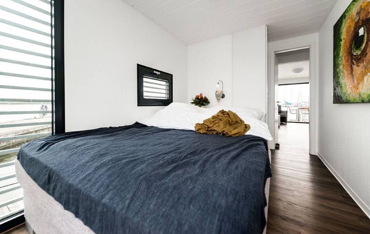Hausboot "Fjordblik" -komfortables schwimmendes Ferienhaus im Barther Yachthafen in Barth, Vorpommern