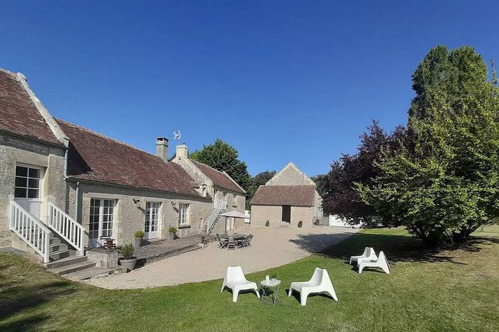 Gîte pour 12 personnes, avec Terrasse et Jardin dans Valambray